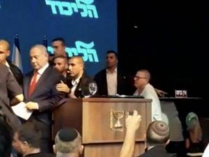 Roket sirenleri çaldı, Netanyahu sığınağa indi