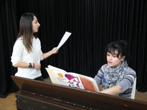 Bayraklı’da piyano ve şan kursu