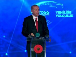 Cumhurbaşkanı Erdoğan, “Devrim otomobilinin önünü kesmeye başardılar ama şimdi yaptığımız devrin otomobilinin önünü inşallah kesemeyecekler” dedi.