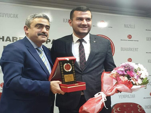 MHP’li Alıcık’tan Pehlivan’a teşekkür plaketi