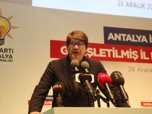 Türel, yeni imajıyla dikkat çekti