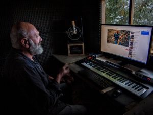 Karadeniz’in sevilen sanatçısı Engin Alptekin İsina Dağı’nda inzivaya çekildi