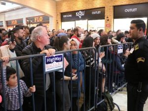 İzel hayranlarıyla buluştu