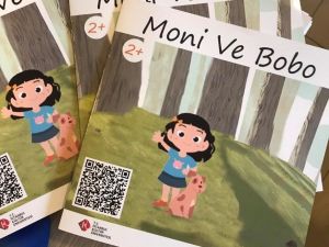 “Moni ve Bobo” hikayelerini “işaret dili” ile anlatıyor