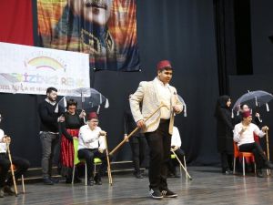 Özel öğrencilerden renkli gösterdi