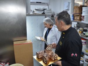 Kuşadası’nda zabıta ekipleri yeni yıl öncesi sağlık denetimi gerçekleştirdi