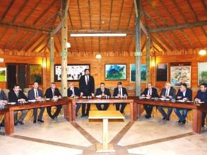 AK Partili ilçe ve belde belediye başkanları Gediz’de toplandı