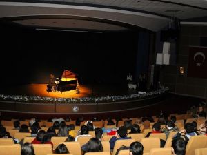 ADÜ’ de batı müziği esintisi