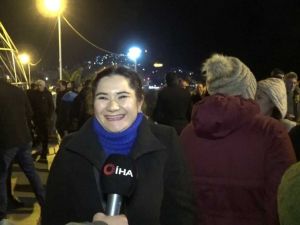 Kuşadası’nda yılbaşı gecesi eğlence tavan yaptı.