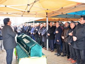 CHP’li Öztunç’un babasının cenazesi toprağa verildi