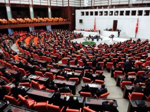 TBMM Genel Kurulunda Libya’ya asker gönderilmesine ilişkin tezkere kabul edildi. Tezkereye 325 kabul, 184 ret oyu verildi.