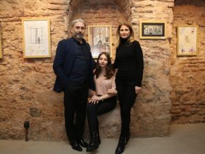 Mahkum çocuklarının çizdiği resimlerden ilham aldı, sergi açtı