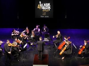 Yeni yılın ilk konseri Ataşehir Belediyesi Gençlik Senfoni Orkestrası’ndan