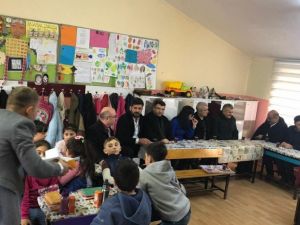 Kütahya SMMO’dan köy okuluna eğitim malzemesi desteği