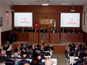 Belediye başkan yardımcısının maaşı meclisi karıştırdı