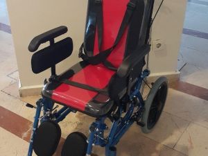 Atıklar tekerlekli sandalye oldu