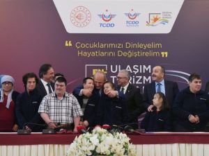 Bakan Turhan: "5 bin 509 kilometre daha yeni hattımızı tamamlayarak 17 bin 525 kilometre demiryolu uzunluğuna ulaşacağız"
