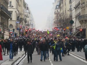 Paris’te emeklilik reformu karşıtı gösteri