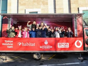 Yarını Kodlayanlar Minibüsü, 12 haftalık İstanbul turuna Silivrikapı’dan başladı