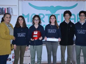 Liseli mucitlerden kasksız motor kullanımını önleyen buluş