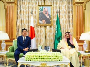 Japonya Başbakanı Abe, Suudi Kralı Selman ile görüştü