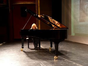 Onat Kutlar Kadıköy’de anıldı