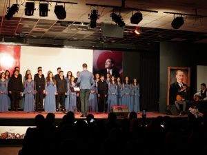 Öğrencilerden türkü dolu gece