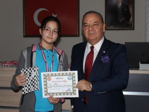 Yeni yılın ilk örnek öğrencileri ödüllendirildi