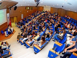 Yaşar Üniversitesinden tüm doktora öğrencilerine tam burs