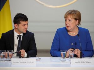 Zelenskiy, Merkel ile telefonda görüştü