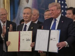 ABD ile Çin arasında ticaret savaşının bitirilmesi yönünde ilk imza
