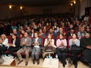 ’Bir Gidiş Hikayesi’ Bayraklı’da sahnelendi