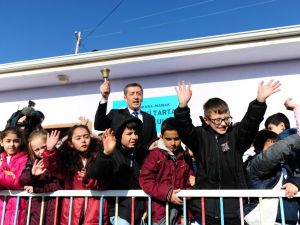 Milli Eğitim Bakanı Selçuk yarıyıl tatilini başlatan zili çaldı