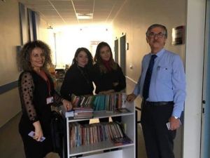 Hastanede seyyar kitaplık uygulaması hayata geçti