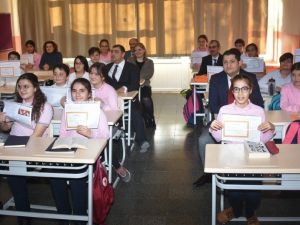 Aliağa’da 16 bin 964 öğrenci karne heyecanı yaşadı