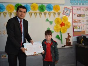 Selendili öğrencilerin karne sevinci