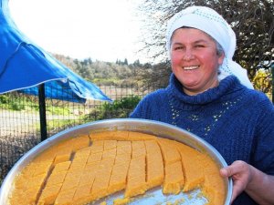 Mandalina dolması, mandalina sütlacı derken şimdi de mandalina tarhanası yaptı