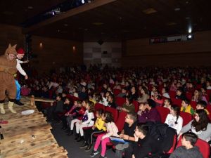 Manisa Büyükşehir’den çocuklara karne hediyesi