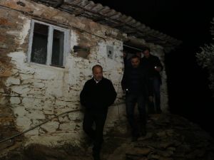AK Partili Metin Yavuz evleri yanan ailenin yardımına koştu