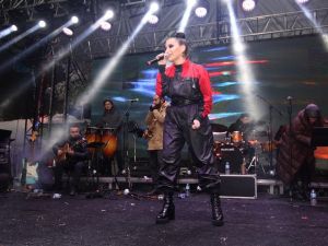 İrem Derici eksi 4 derecede sevenlerini coşturdu