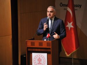 Kültür ve Turizm Bakanı Ersoy, taksici eğitim programında konuştu