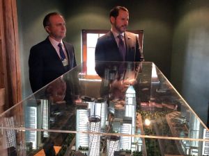 Bakan Albayrak, Davos’taki Türk Evi’ni ziyaret etti
