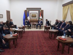 Fransa Cumhurbaşkanı Macron, Filistin Devlet Başkanı Abbas ile görüştü