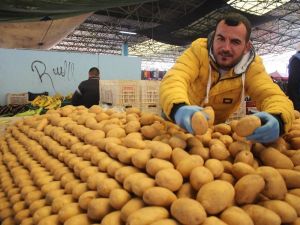 Denizli’de soğuk havalar semt pazarlarının iş potansiyelini olumsuz etkiledi