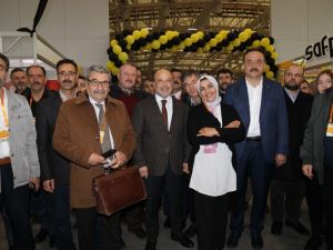 AK Partili Yavuz dünyanın en büyük arıcılık festivaline katıldı