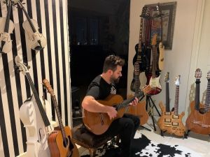 Gitar aşkı “Bahar”ı getirdi