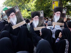 İran dini liderinin Twitter hesabının askıya alınması akıllara o soruyu getirdi