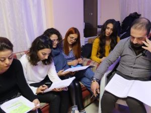 Efeler Belediyesi Şehir Tiyatrosu yüzleri güldürdü