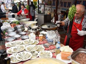 Aliağa’da vatandaşlar Hamsi Festivalinde buluştu