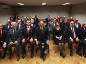 Bakan Çavuşoğlu, Sofya’da Türk iş insanlarıyla buluştu